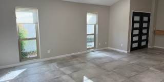 Spacious 3 Bed/2 Bath Townhouse w/ an Office in Northeast Tucson! Gallery 8