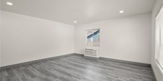 14335 Hamlin Street Gallery 6