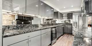 ALAMO HEIGHTS  |  TOWNHOME  |  REMODELED  |  HUGE TERRACE Gallery 22
