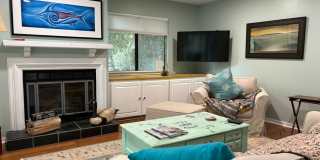Available 8/1. Beautiful FURNISHED End-Unit Townhome in Central Mt Pleasant! Gallery 16