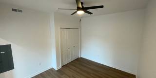 Forest Ave - Luxury Off-Campus Housing! Gallery 13