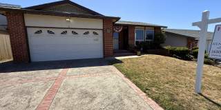 Large 4 Bedroom, 2 Bathroom Home with 2 Car Garage Gallery 1