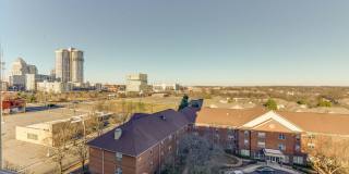 Excellent and newly refreshed Uptown 8th floor condo in the Courtside complex. Gallery 31