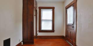 4 Bedroom North Campus Newly Remodeled House with 2 Decks and Patio Gallery 24