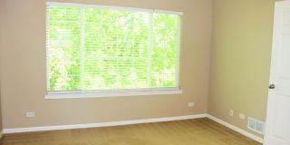 Large 2 Bedroom Townhome in Lakemoor! Gallery 15