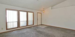 Single-Level Unit w/1-Car Garage Single-Level Unit w/1-Car Garage Gallery 4