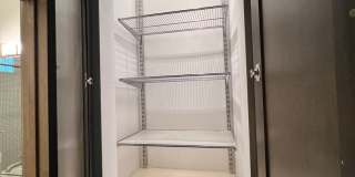 Gorgeous Condo minutes from The Pearl Gallery 17