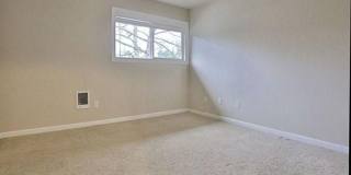 Light & Bright 2 Bed 1 Bath Condo! Gallery 12