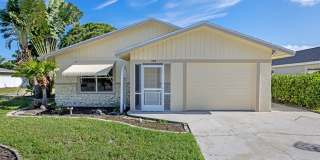2 Bedroom 2 bath Pool Home in Naples park Gallery 1