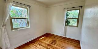 Beautiful 2 bed 1 bath home in University Heights Gallery 14