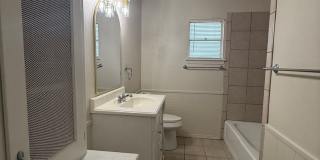 Adorable 3 bedroom, 2 bath home in Aledo Gallery 24