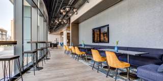 2217 S Wabash Ave Gallery 21