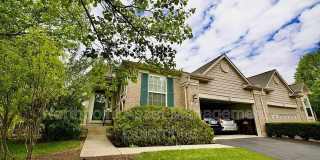 Beautiful 3BR 3BA Townhouse • Updated Kitchen • Deck • 2-Car Garage in Beavercreek Gallery 1
