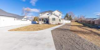 Perfect location 3 bed 2.5 bath Townhouse. Perfect location 3 bed 2.5 bath Townhouse. Gallery 1