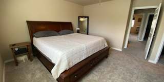 Sunny and spacious 3 bed, 2.5 bath house with living and family room, with huge back yard! Gallery 17