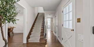 Beautiful Arlington Home South of Lane Gallery 10