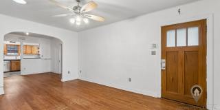 Charming & Cozy Living Gallery 5