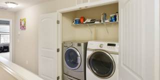 Stylish and Spacious 3bd/2.5ba Townhome w/ Garage in SE Durham! Gallery 18