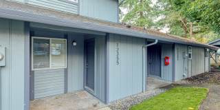 RECENTLY UPDATED 2 BEDROOM 1.5 BATH TOWNHOME IN TIGARD! Gallery 1