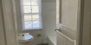 Spacious 3-bedroom, 1 bathroom Brick Home in Schulze Gallery 5