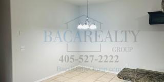 3BR 2BA Duplex with 2 Car garage Gallery 5