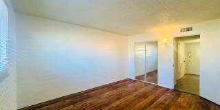 Desert Atrium - Studios, 1 Bedrooms and 2 Bedrooms in Great Location! Community Pool! Gallery 17