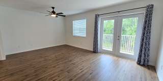 Beautiful 2 bed/ 2 bath Townhome w/ Balcony, Garage & Community Pool Gallery 13