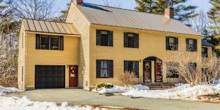 Spacious 3 bedroom, 2 1/2 bathroom duplex Gallery 1