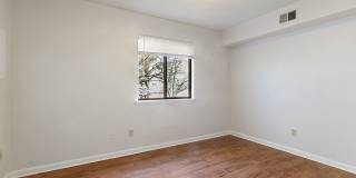 2 Bed/2 Bath with loft. Close to Campus On bus line. Gallery 9