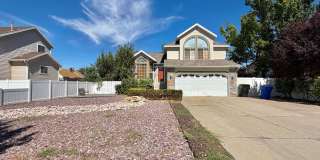 4 Bed Home + Infrared Sauna | Fenced Yard & Mountain Access Gallery 1
