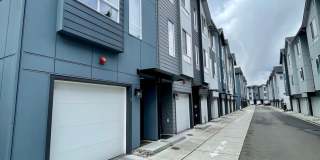 Like-New Beardslee Townhouse... Gallery 37