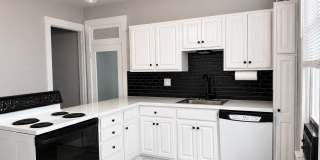 Modern 2 bedroom End-of-Row Townhome in Rothsville - w/ Garage & In Unit Laundry! Gallery 1