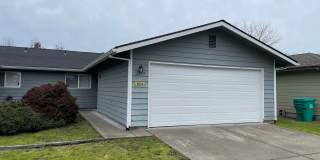 Nice 2 Bedroom 1 Bathroom Duplex-Grants Pass Gallery 1