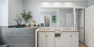 Spacious 3 Bedroom Townhouse-Style Condo Near Buckley SFB Gallery 27