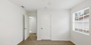 Room in 3 Bedroom Home at Lincoln St SW Gallery 15