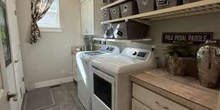 Beautiful 3 Bed/2.5 Bath Home in SE Bend - Ruby Peak Lane Gallery 12