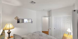 868 E Savannah Gallery 21