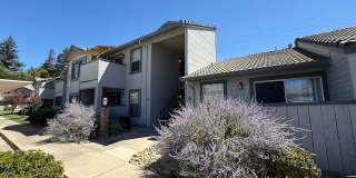 Parkview condo close to shopping & freeway access! Gallery 1