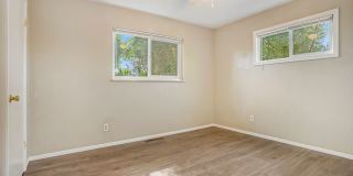 Great house near UCCS with 2x kitchen and 2x laundry! Gallery 19