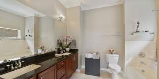 2042 W Warren Boulevard Gallery 18