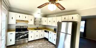 Beautifully updated 3 bedroom 2 bath home in Greeley! Gallery 6