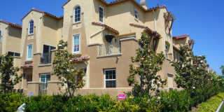 Upgraded Tri-level Townhome in Otay Ranch Gallery 1