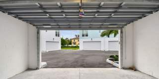 A charming coastal townhouse, just minutes from downtown St. Pete! Gallery 31