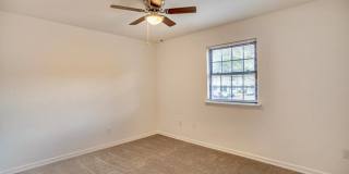 Country Club Apartments Gallery 16