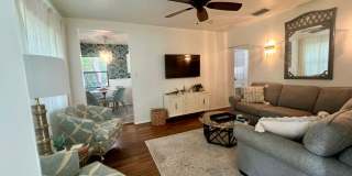 FULLY FURNISHED 2/2 OLD NE BUNGALOW - lease term through March 2027 Gallery 15