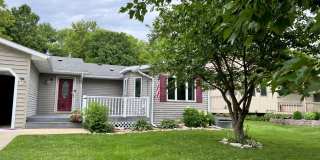 Beautiful 4 Bedroom, 3 Bathroom Home in Desirable Country Club Manor Gallery 1