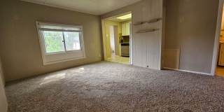 Highlands 1 Bedroom 1 Bath w/ Yard and Laundry! Gallery 73