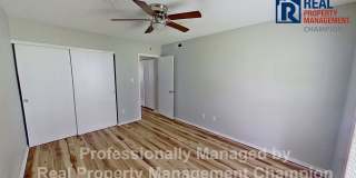 Adorable 2 BD/1 BA Duplex with Covered Back Patio Gallery 9