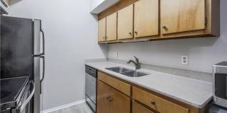 Furnished 1x1 North Campus Apartment on Guad Gallery 5