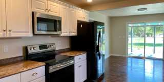 Charming 2bdrm, 1.bath house with garage, workshop space and large yard Charming 2bdrm, 1.bath house with garage, workshop space and large yard Gallery 5